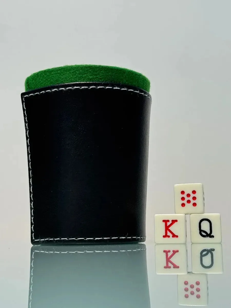 Smooth Beaker + 5 dados semi quadrados pretos e bege