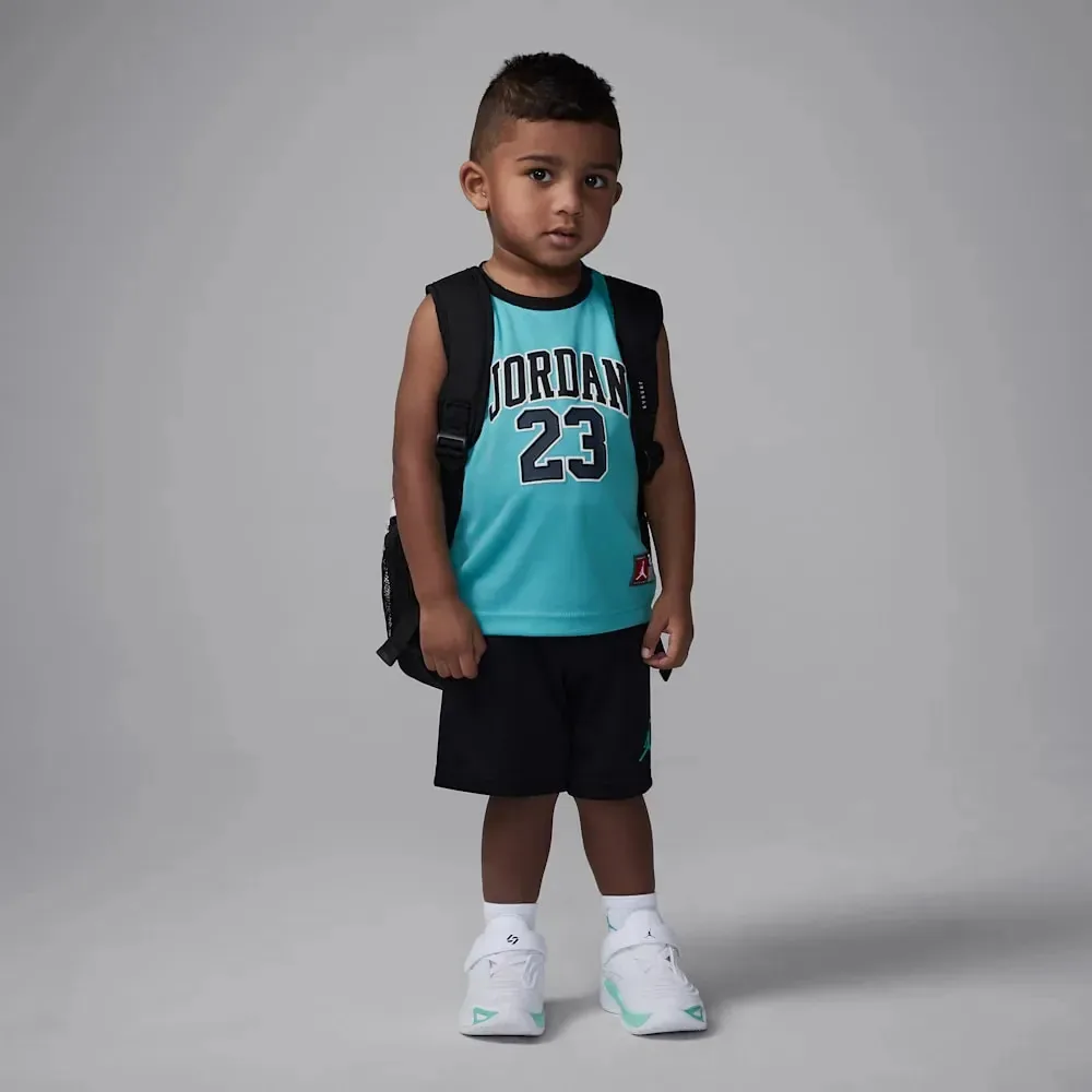 Conjunto de camisetas e shorts Jordan para bebês (2 a 4 anos), cor preto/esverdeado, lavado, tamanho 3 anos