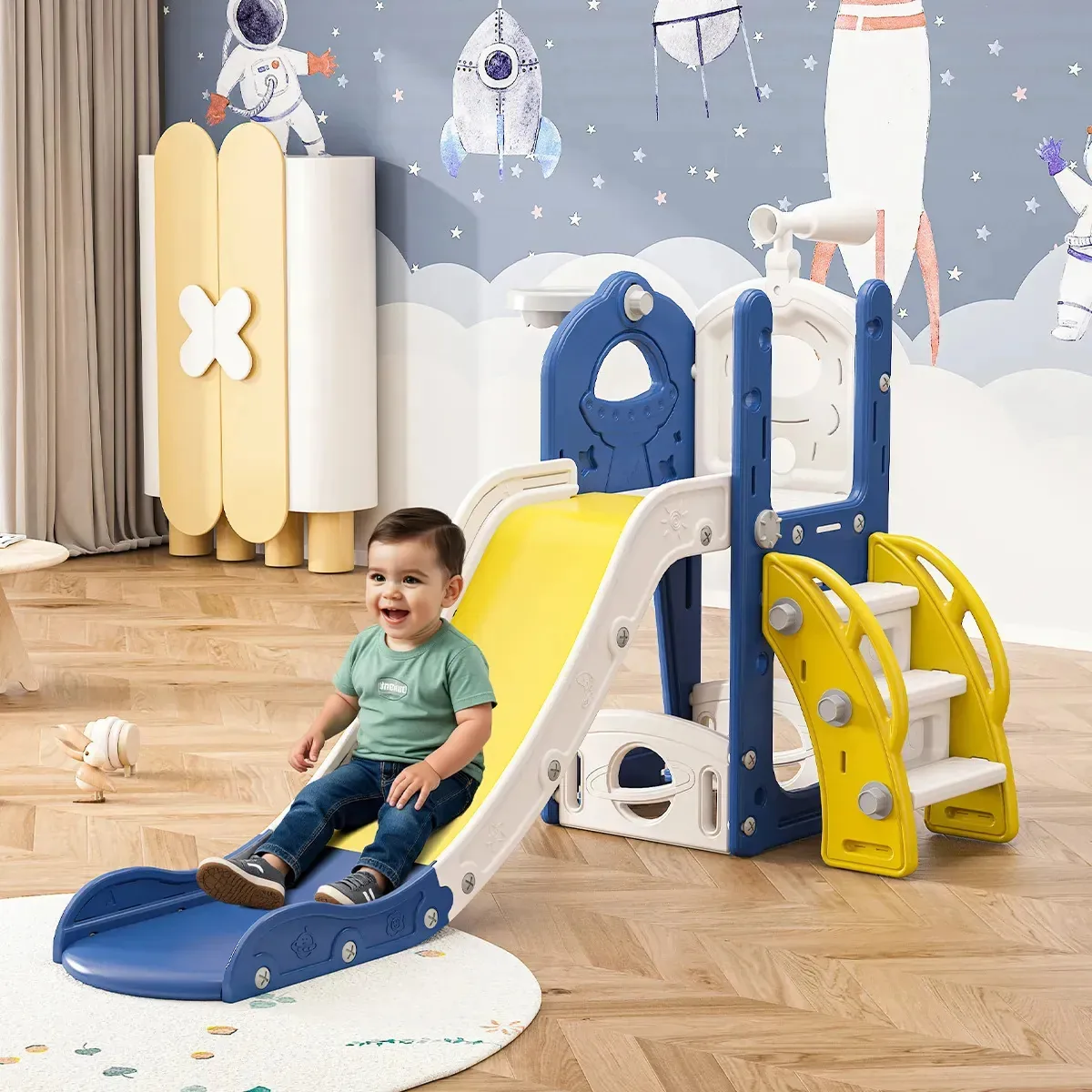 Conjunto de slides infantis 5 em 1, incluindo escorregador, escada, cesta de basquete, espaço de armazenamento e binóculos, em cinza e branco