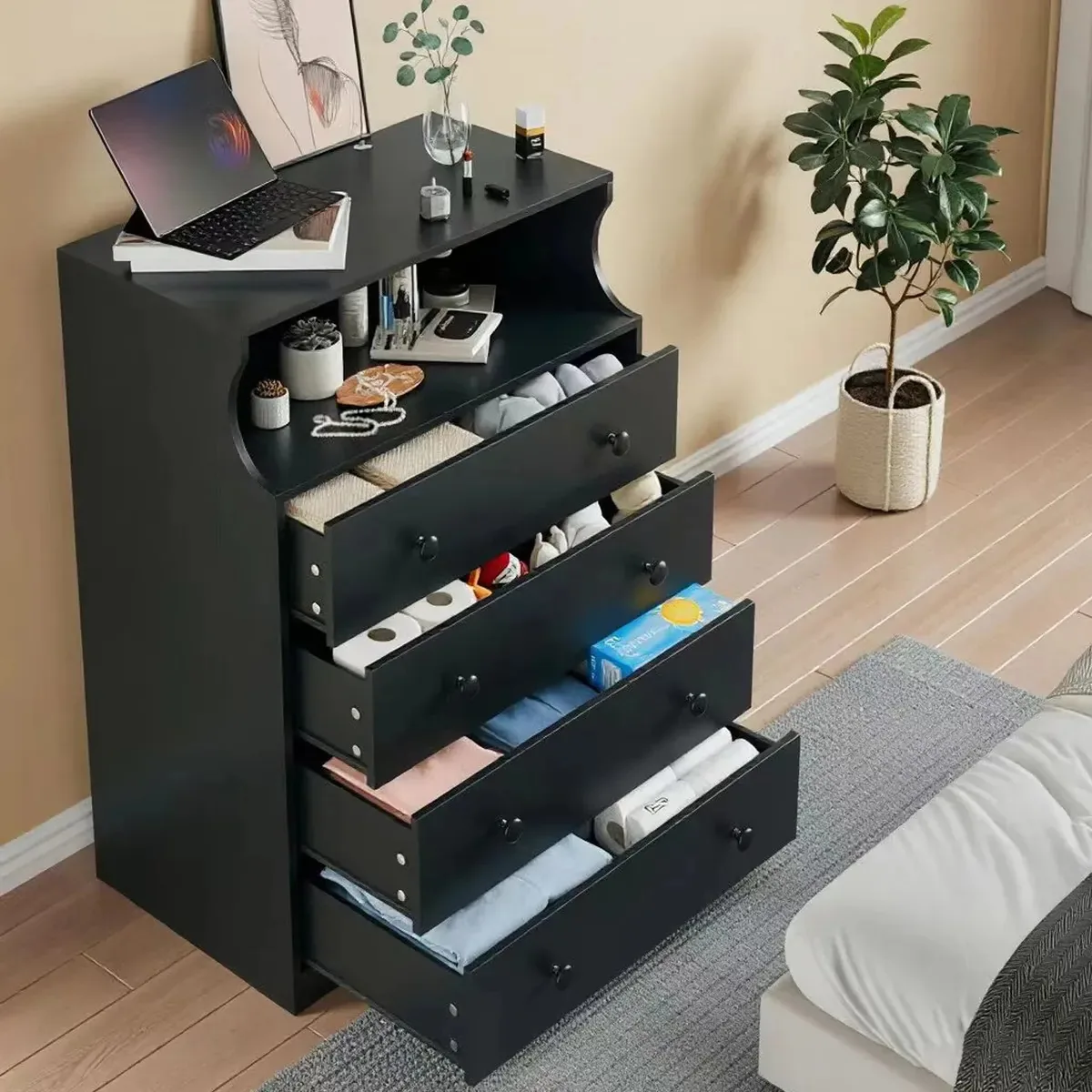 Cômoda VALPROMFUNI Cómoda madera 4 cajones negra cor preto com acabamento cômoda alta moderna com 4 gavetas de madeira de grande capacidade