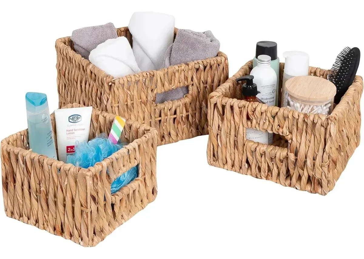 Conjunto de 3 cestos quadrados de vime com alças integradas, naturais