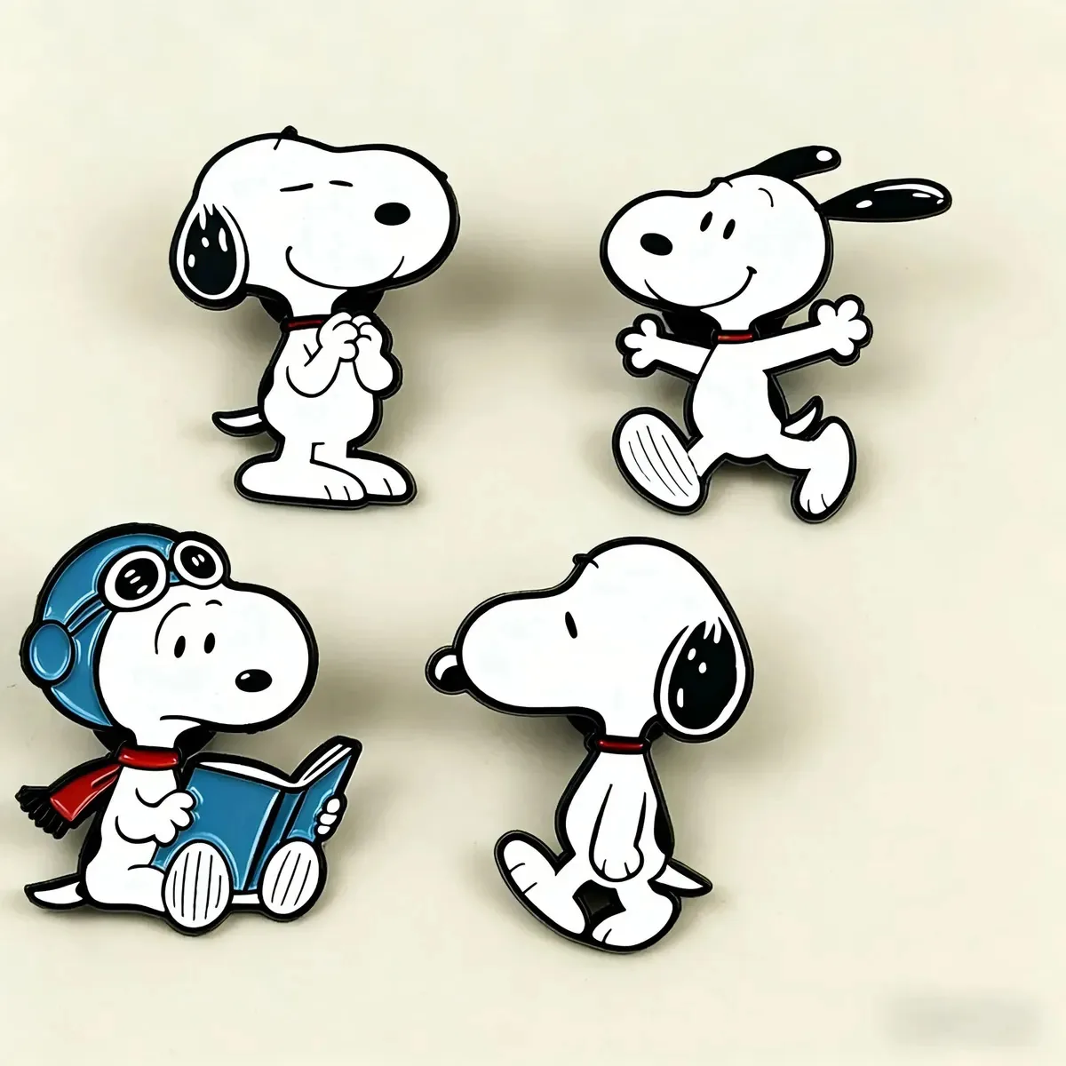 4 pinos de metal Snoopy Pins e acessórios decorativos para crianças