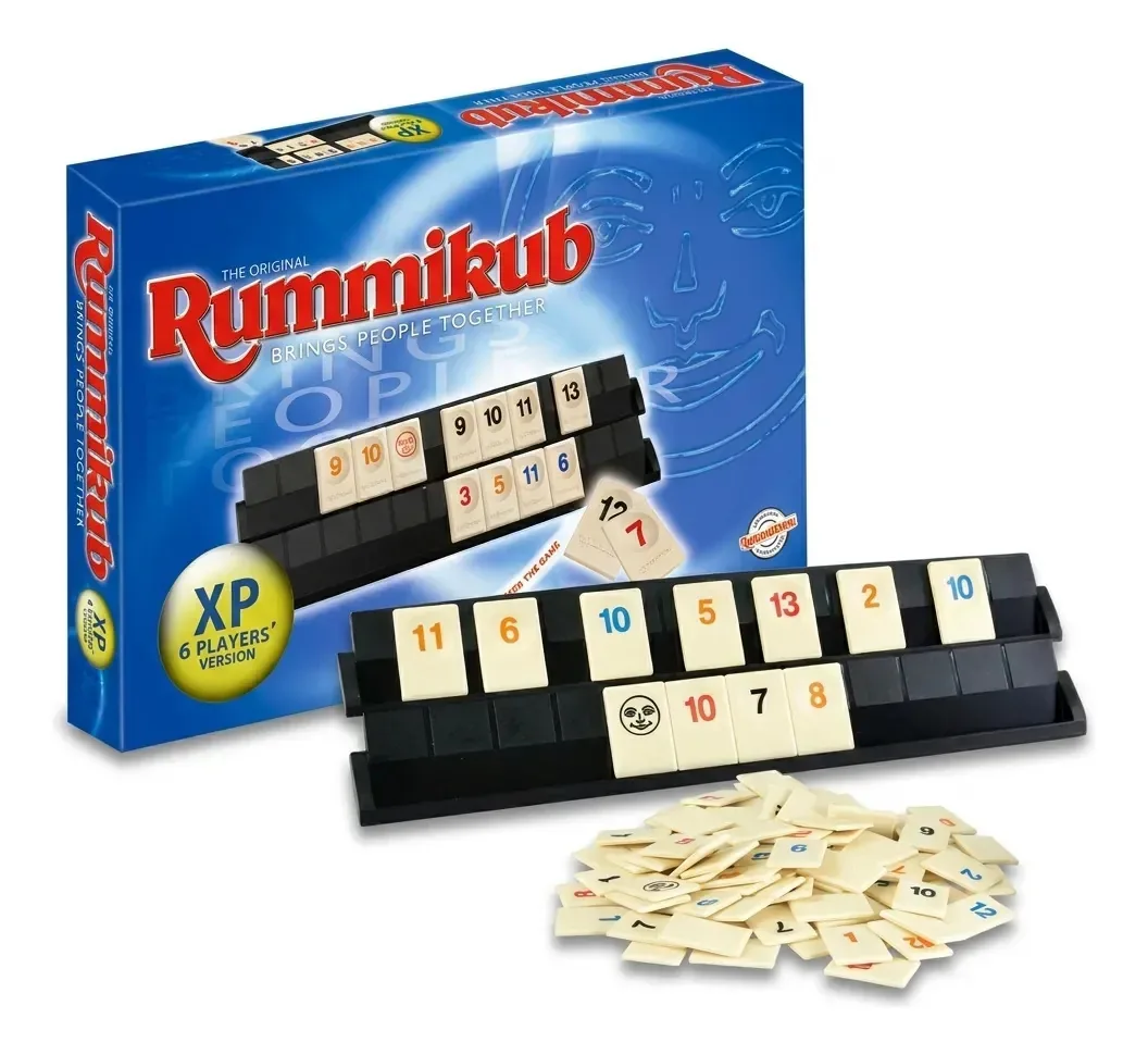 Jogo de tabuleiro familiar Rummikub com fichas e púlpitos