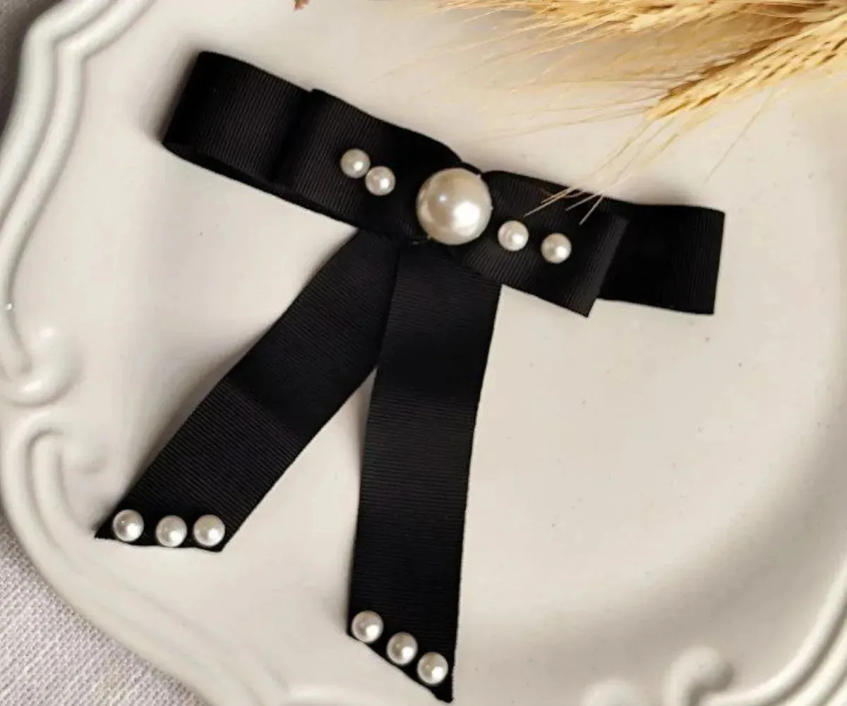 Broche Laço Gravata Preto C/ Pérolas Feminina Inverno Preto