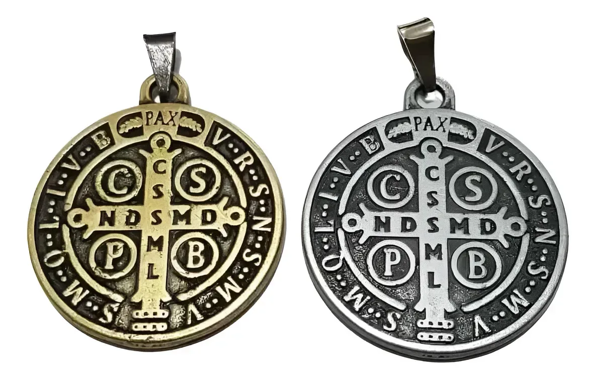 2 Medalhas São Bento Ouro Velho Prata Velho Pingentes Bijou Cor Sortido