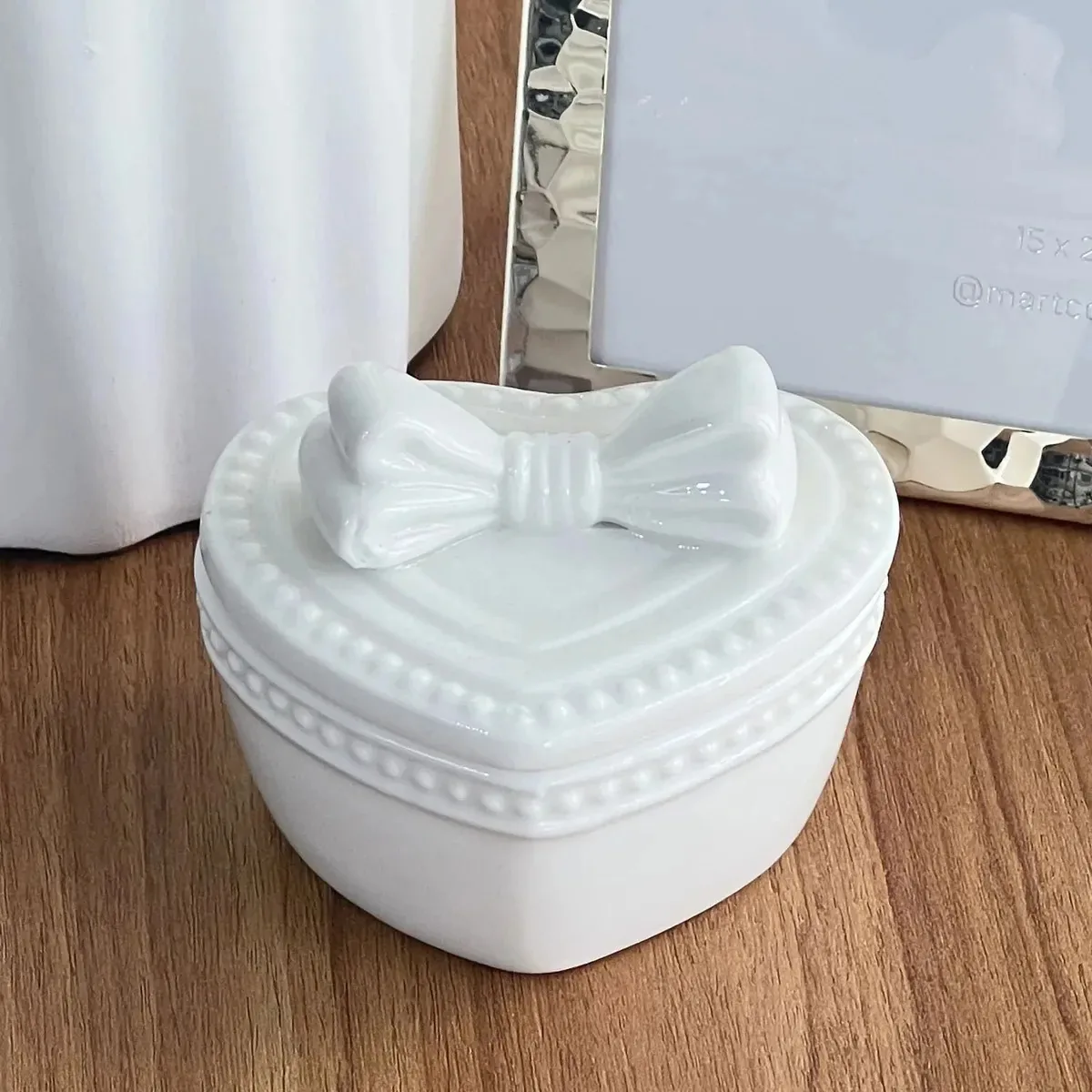 Caixa Decorativa Porta Joias Coração E Laço Cerâmica Branco