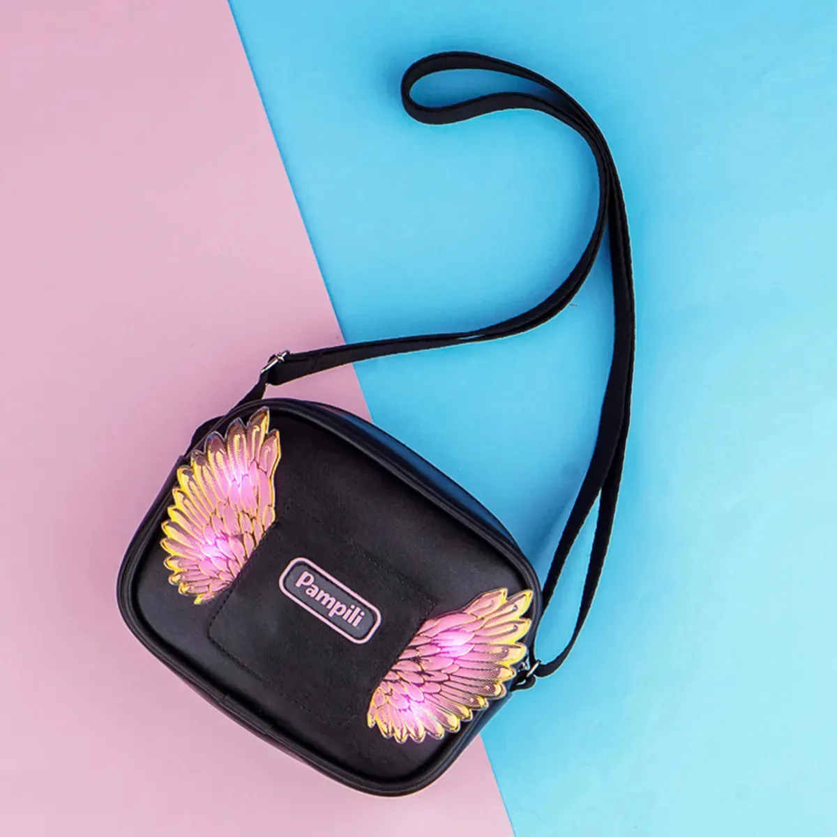 Bolsa Tiracolo Infantil Fly Com Led E Asas 3d Pampili 80 Asas 3d Preto