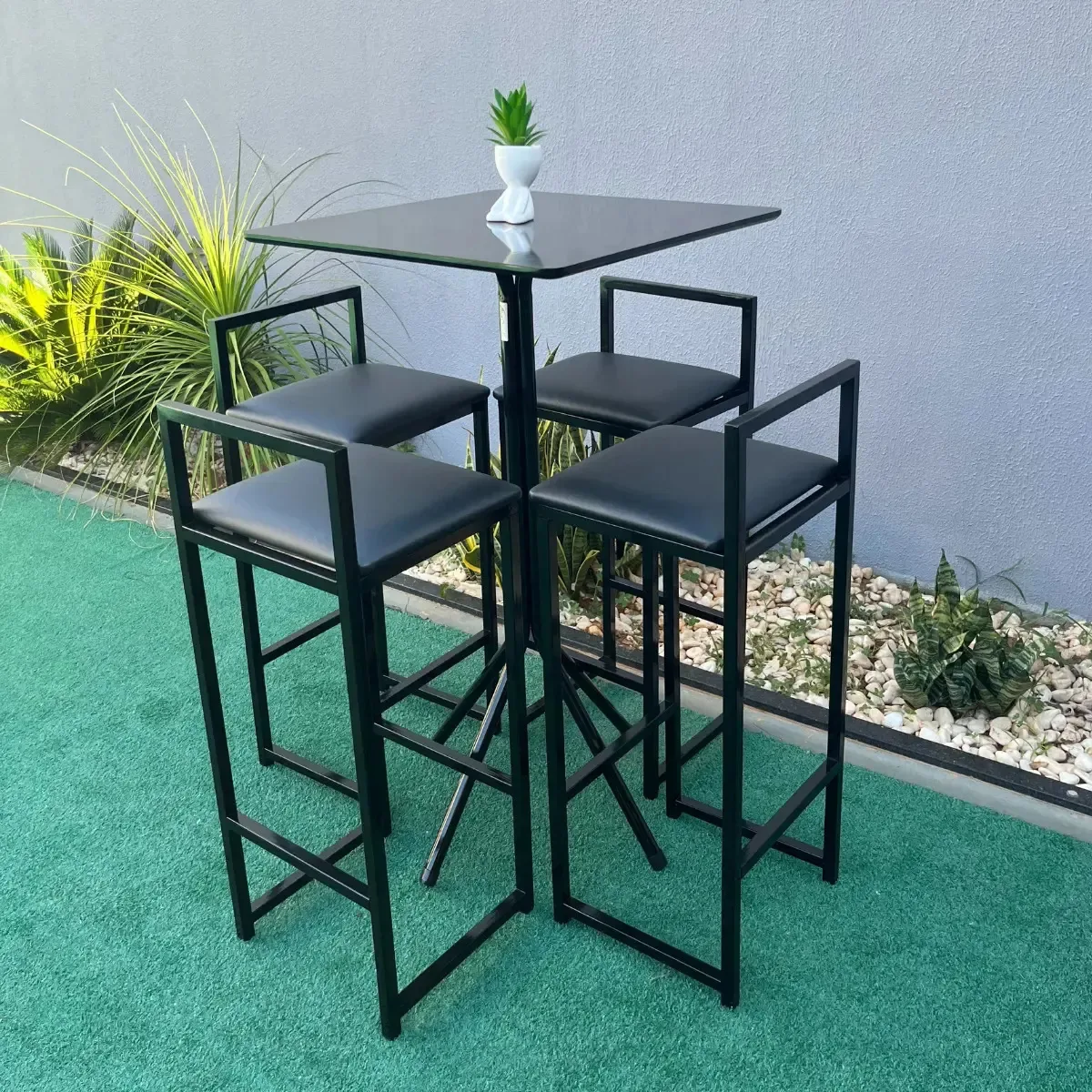 Kit Bistrô Com 4 Banquetas Altas Área De Lazer Eventos Cafés Acabamento da estrutura Q.A.MD1 Assento Preto