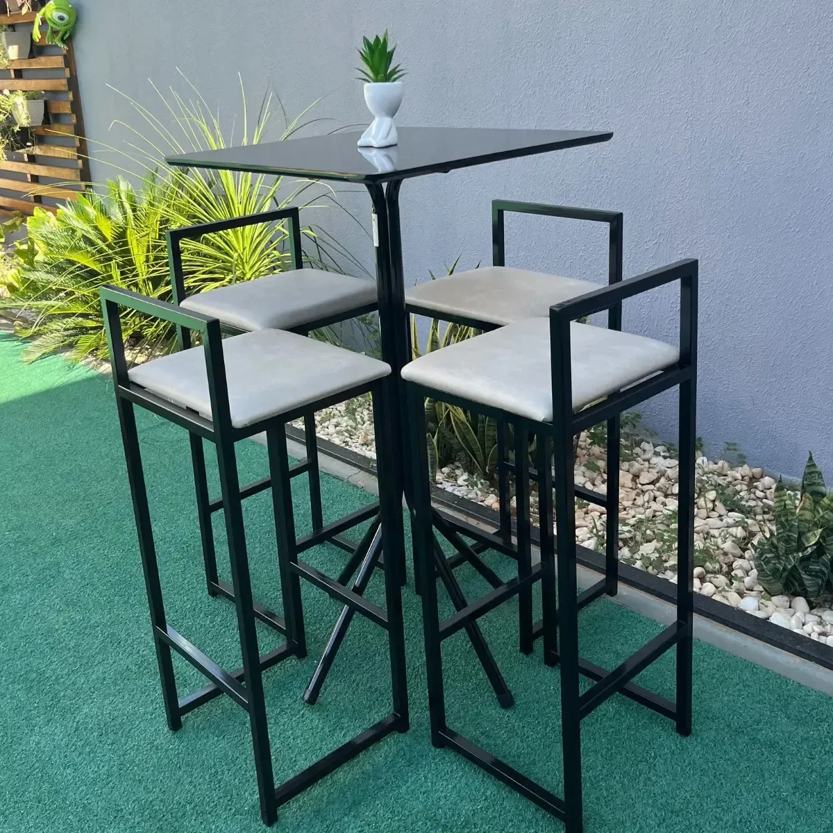 Kit Bistrô Com 4 Banquetas Altas Área De Lazer Eventos Cafés Acabamento da estrutura Q.A.MD1 Assento Bege