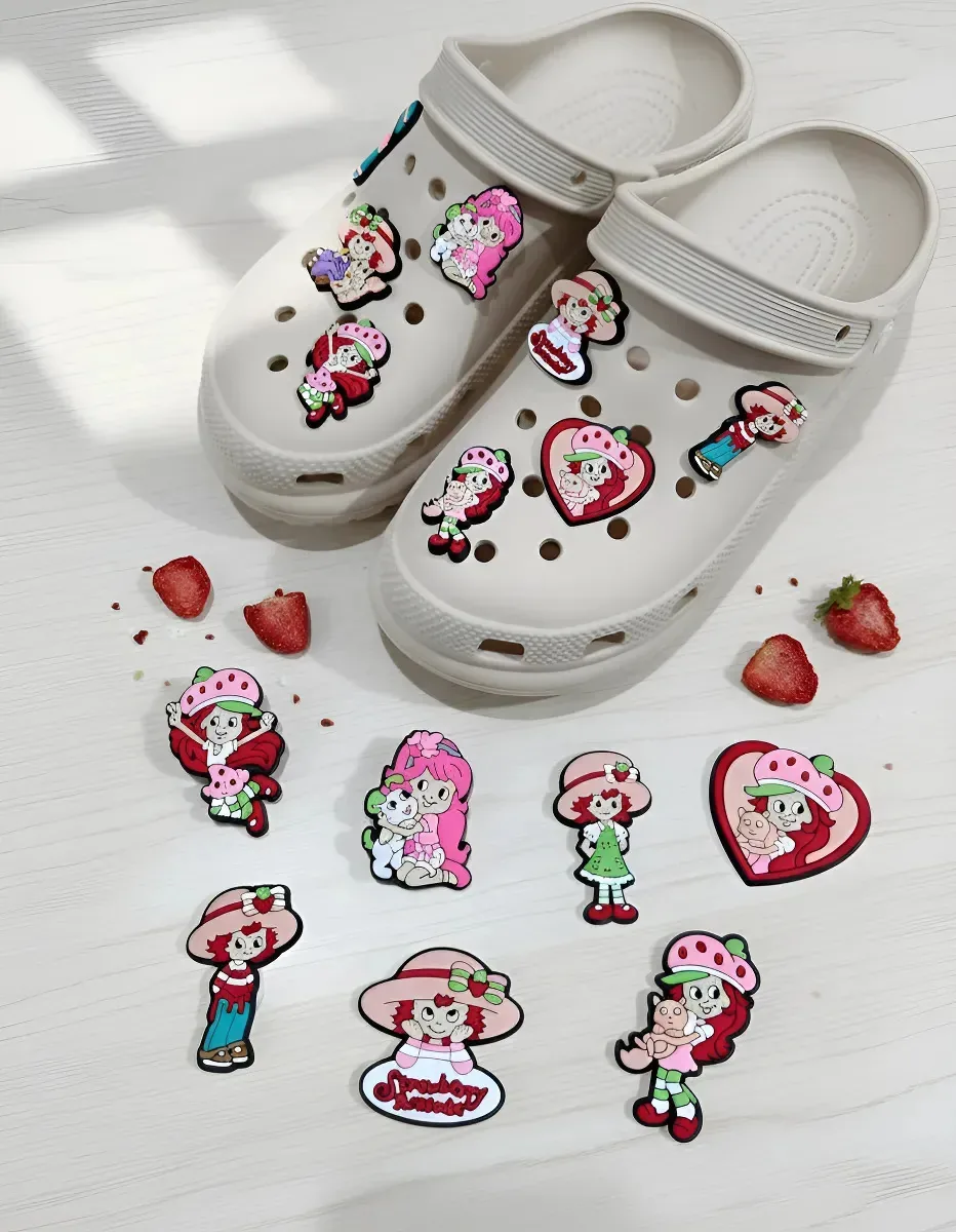 Kit Pins Bottons Personagens Babuches Clog Perfumados Colorido Moranguinho