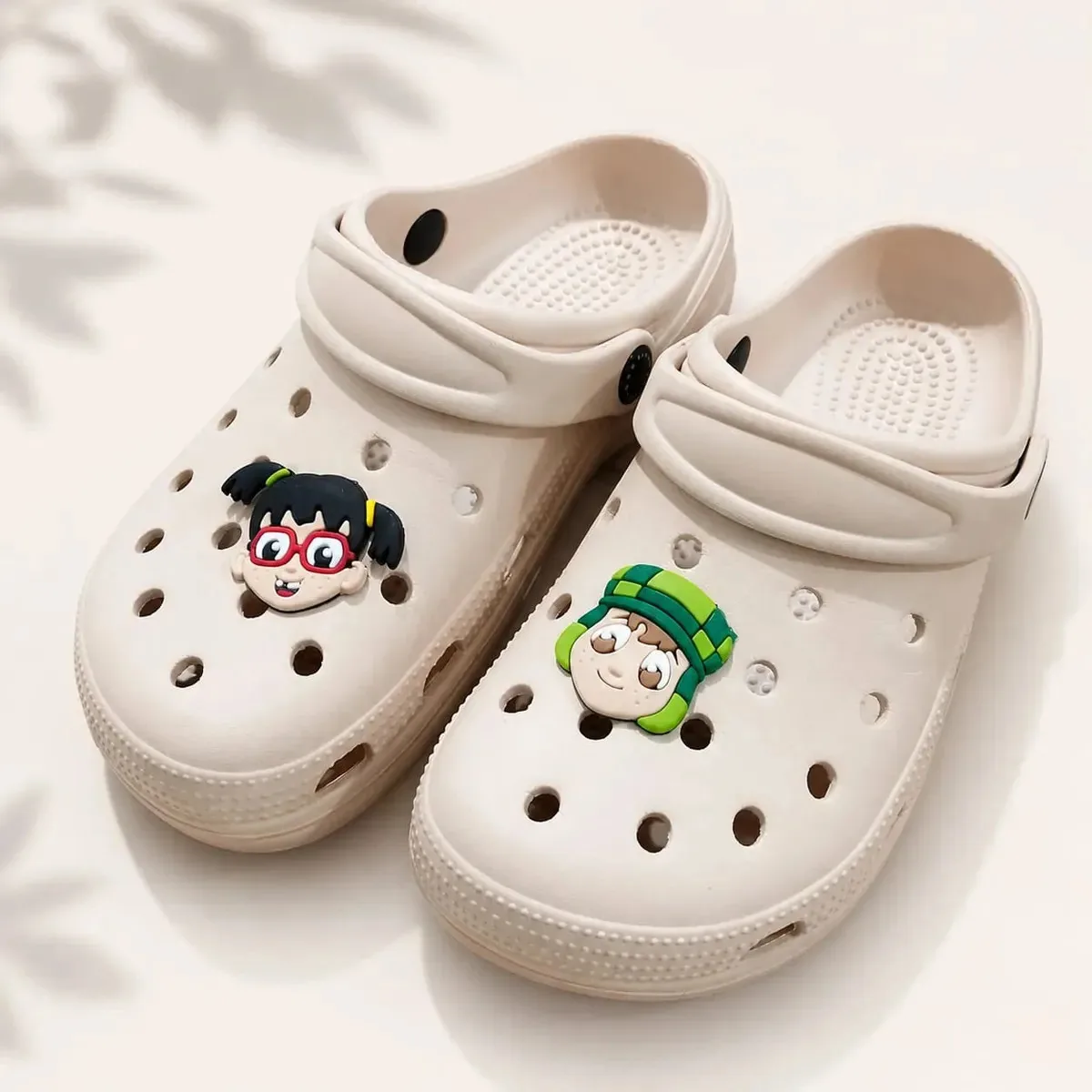 Kit 2 Pins Bottons Para Crocs Chaves Chiquinha Comedia Charm Verde/vermelho Chaves Chiquinha