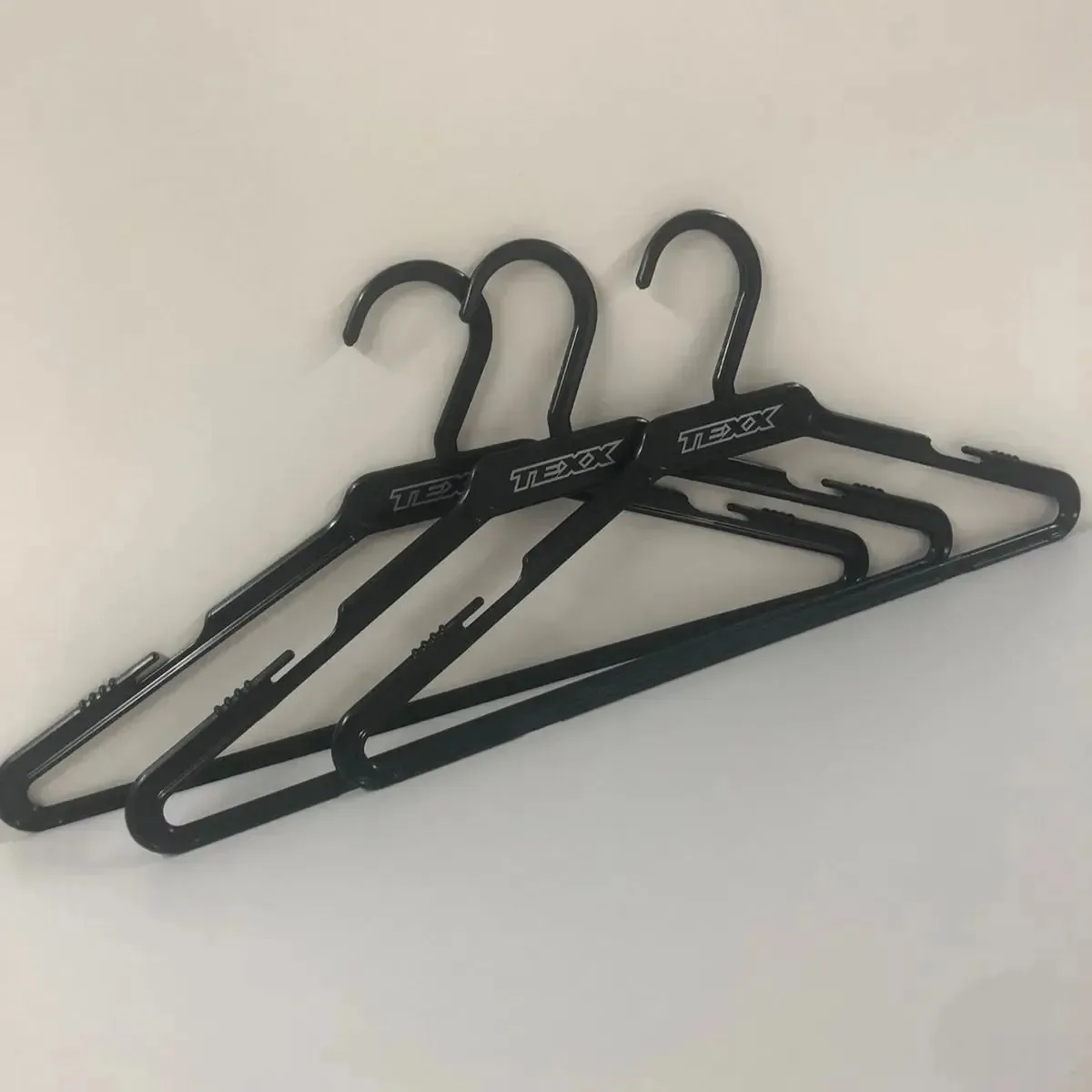 Kit 3 Cabide Texx Jaqueta Calça E Macacão De Motociclista