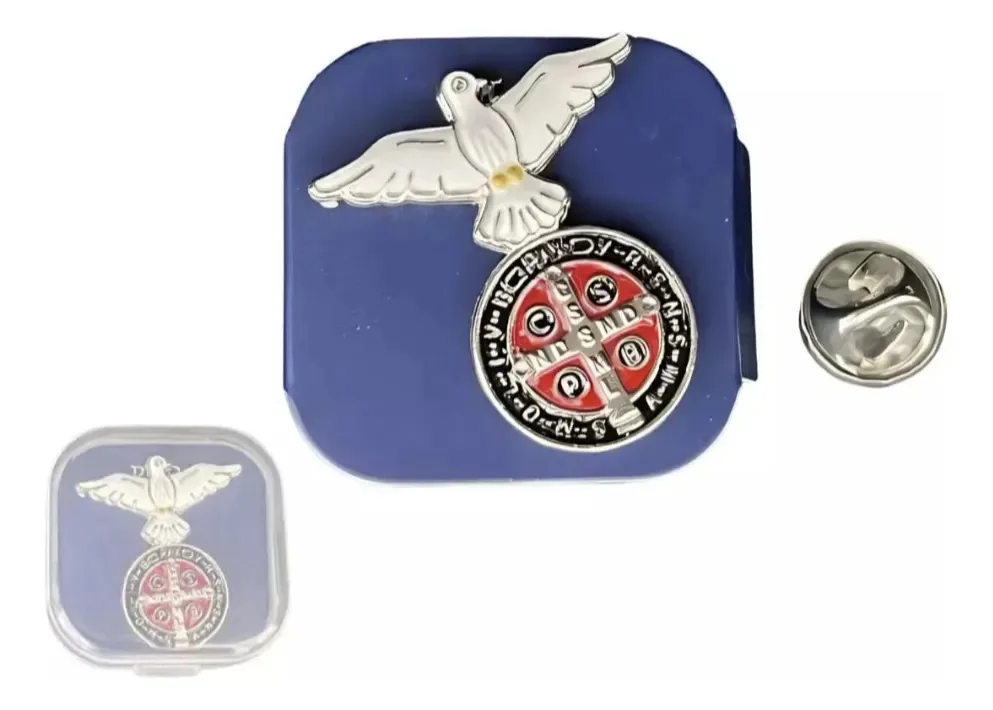 Broche Botton Com Medalha São Bento + Caixa Espirito Santo