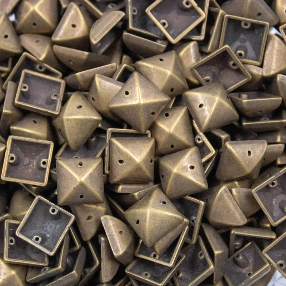 Chaton Para Costura Quadrado Spike 12x12mm Em Abs Com 500gr Cor Ouro velho