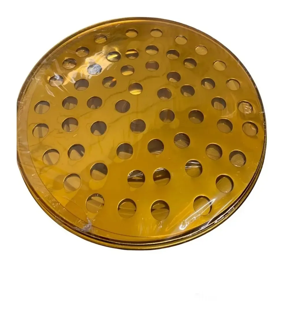 Kit Santa Ceia com Bandeja Redonda e 56 Cálices Dourados de Metal