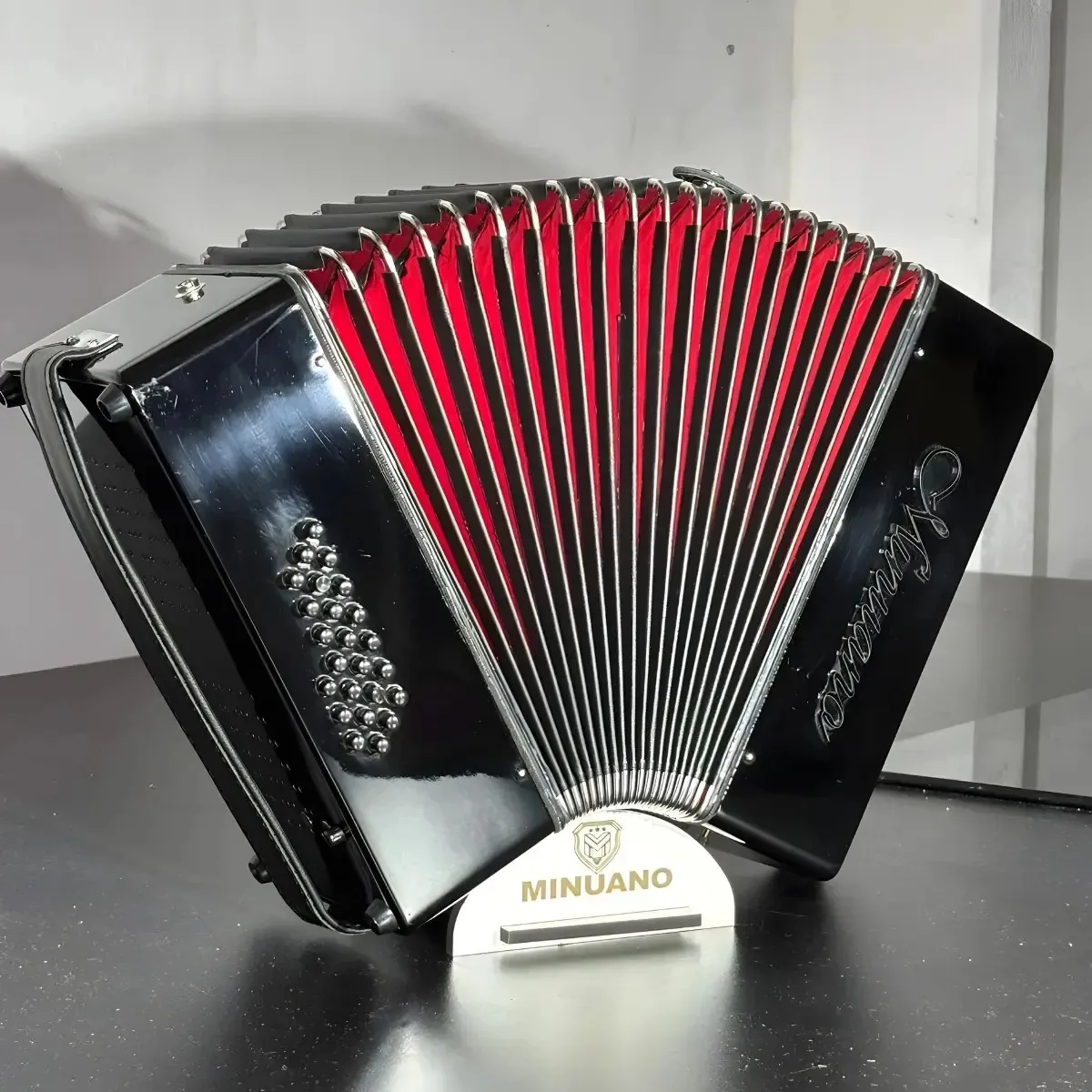 Acordeon 24 Baixos Minuano All Black Madeira Preta Musical Preto Brilho