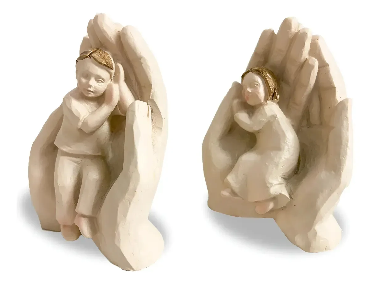 Kit C/2 Mini Esculturas Resina Criança Na Mão 6cm