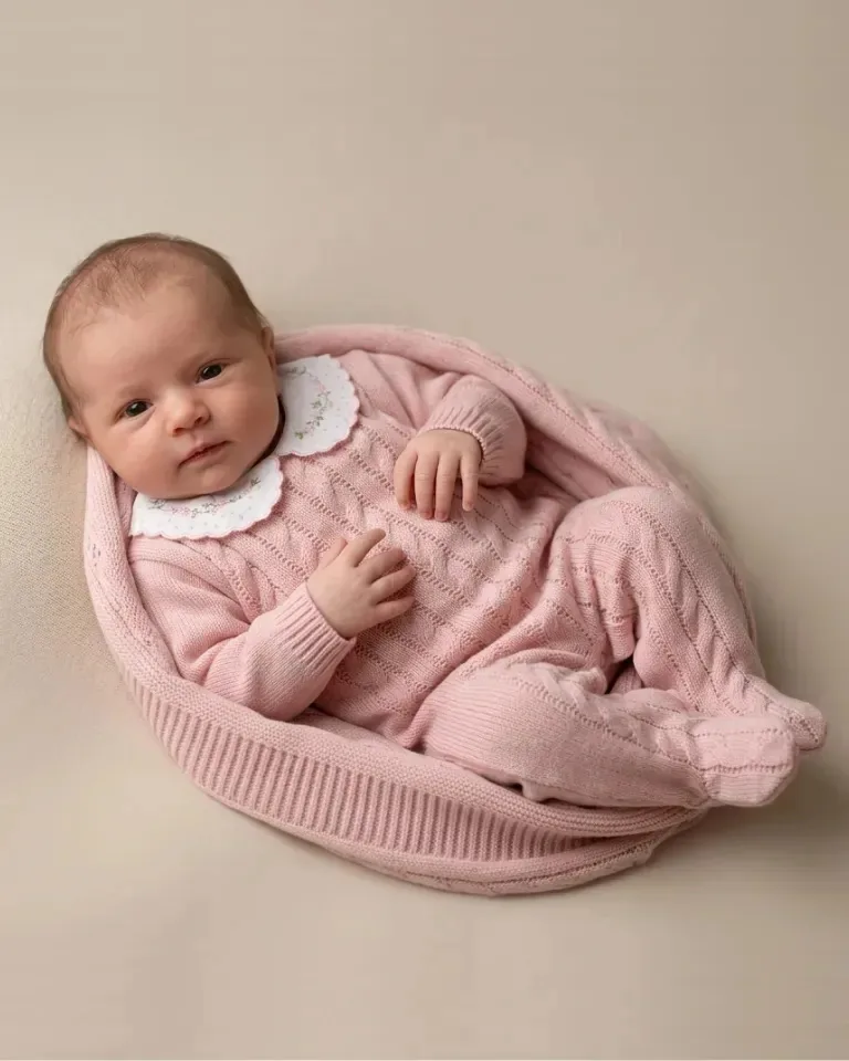 Saída Maternidade Macacão, Body Bordado E Manta Tricot Rosa Rn
