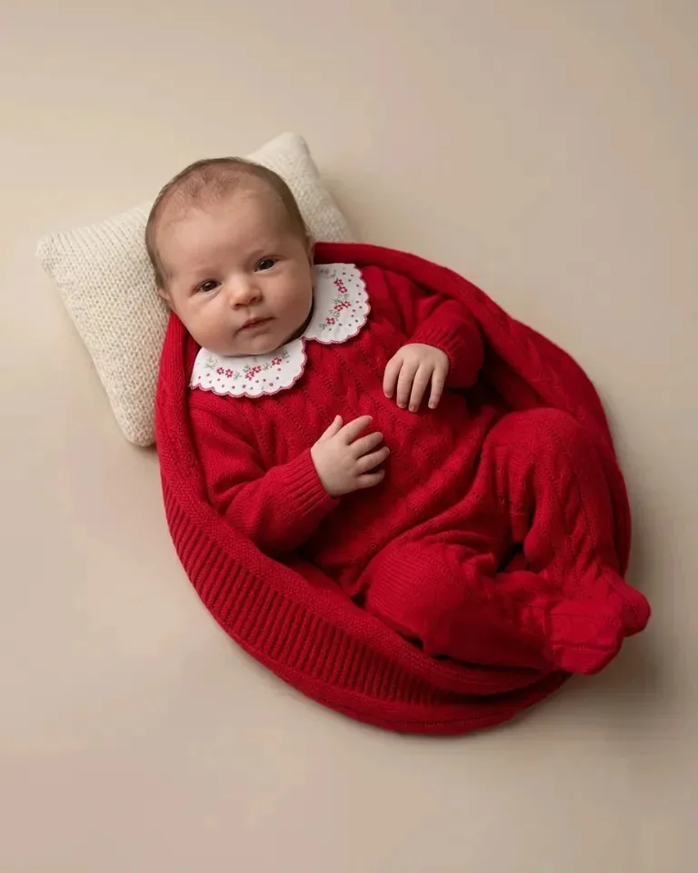 Saída Maternidade Macacão, Body Bordado E Manta Tricot Vermelho Rn
