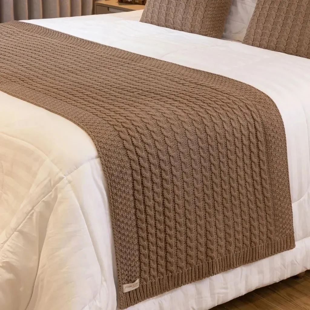 Manta Sofa Peseira Cama Casal Sala Tricot 180x70cm Amsterdam Cor Capuccino Desenho Tranças