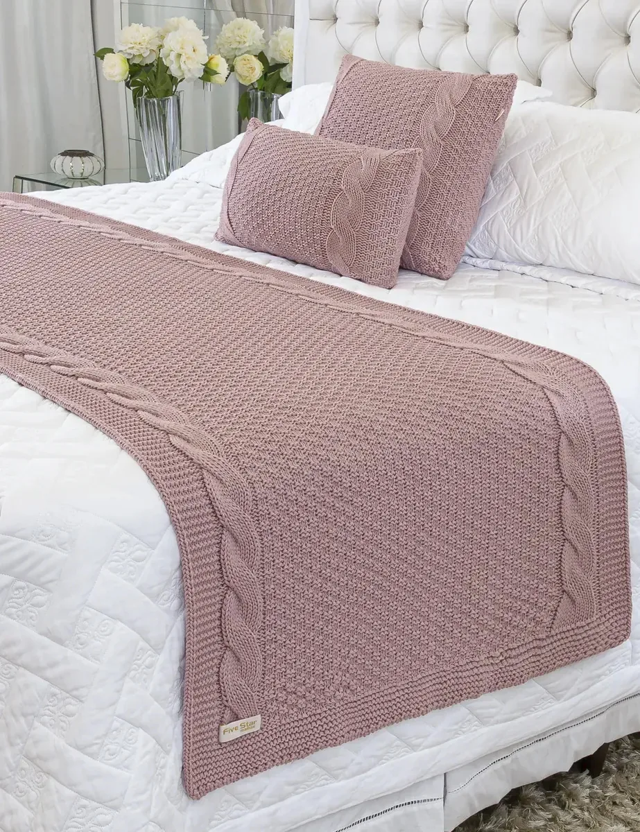 Kit Manta Sofa Cama Casal 180x70 + 2 Capas 50x50 Toronto Cor Rose Desenho Tranças