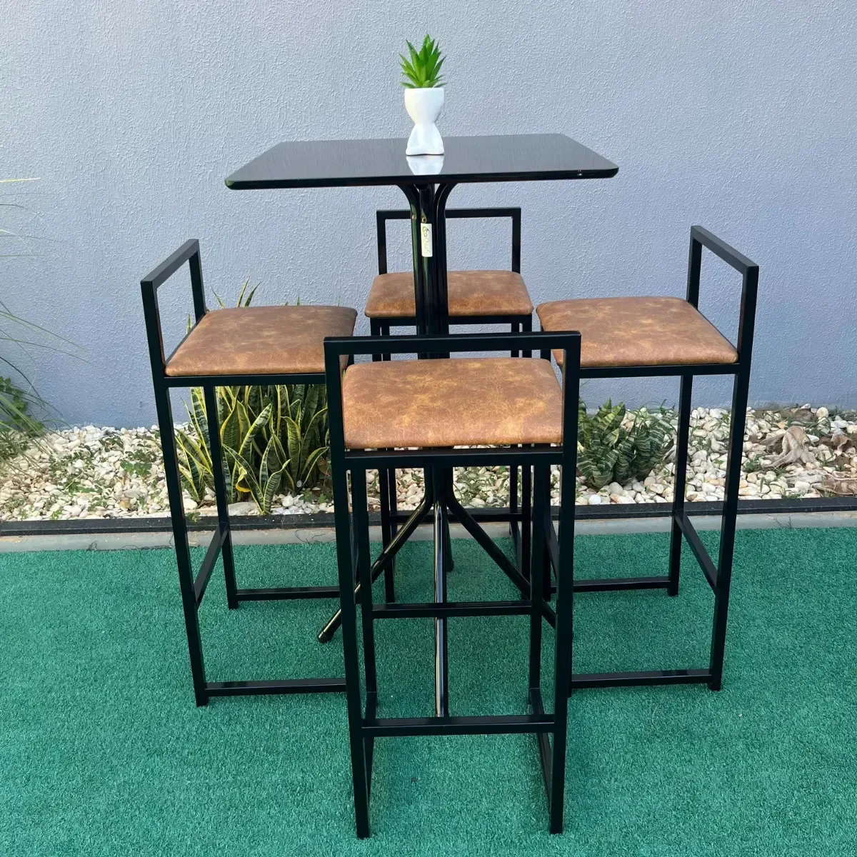 Kit Bistrô Com 4 Banquetas Altas Área De Lazer Eventos Cafés Acabamento da estrutura Q.A.MD1 Assento Jambo