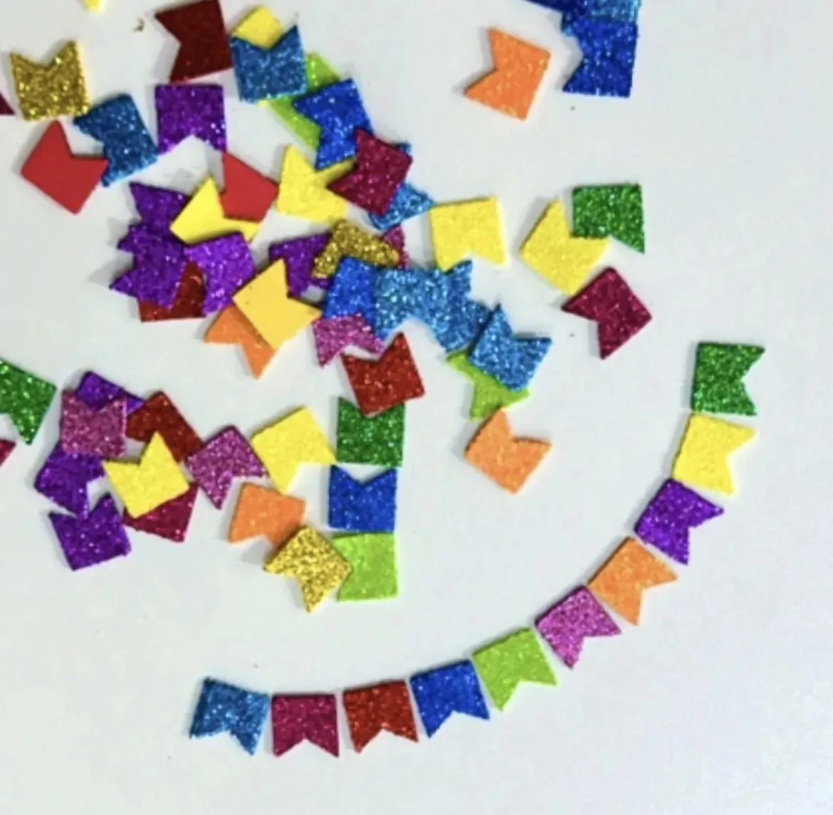 Kit 100 Bandeirinhas Aplique Decoração Junina Eva Glittler Multicolor Bandeirinhas De São João
