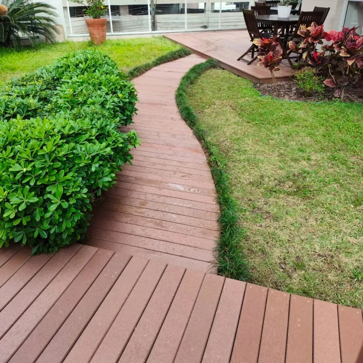Deck Madeira Plástica MBS Perfil Maciço Antiderrapante