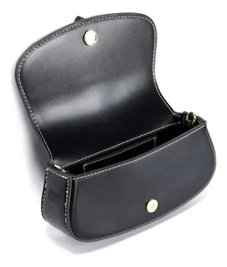 Bolsa Santa Lolla Pequena Em Material Soft Preta Com Ferragens Douradas