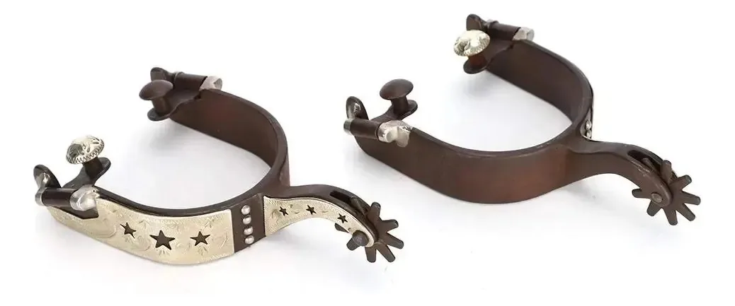 Decoração de naroote, esporas, decoração de esporas, botas de cavalo de cowboy, esporas de cowboy, botas de equitação, esporas, aparência elegante, escultura manual, treinamento de cavalos para cães
