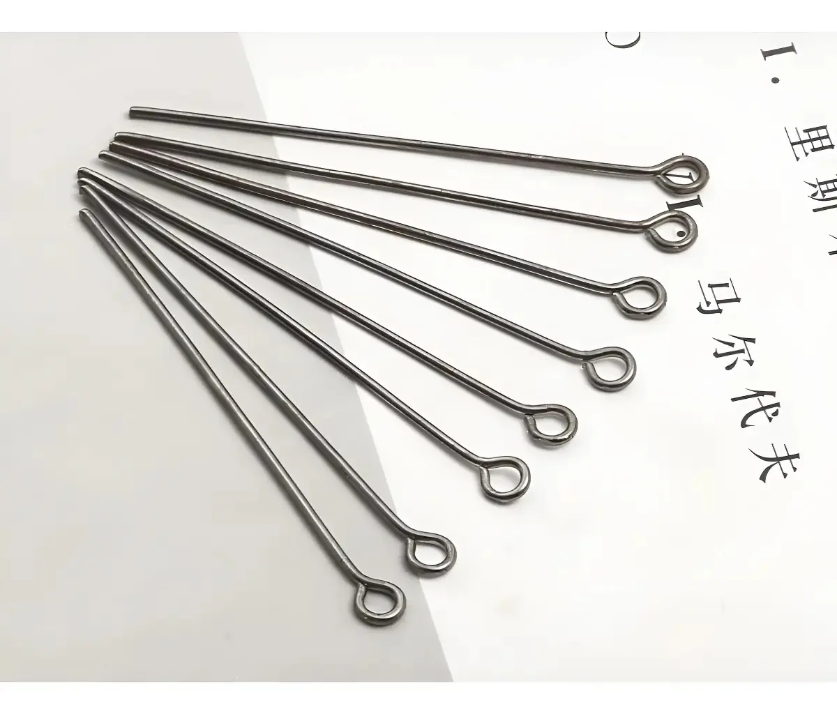 Alfinete Contra Pino Metálico Dourado de 18mm com Cabeça Preta para Montagem de Terços