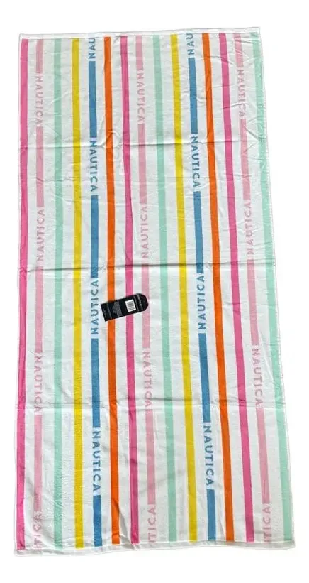 Cores de toalhas de praia e piscina listradas da marca Nautica Kids