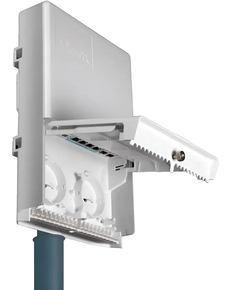 Switch Gerenciável MikroTik 8 Portas RJ-45 PoE 2 SFP+ 28Gbps Externo CSS610