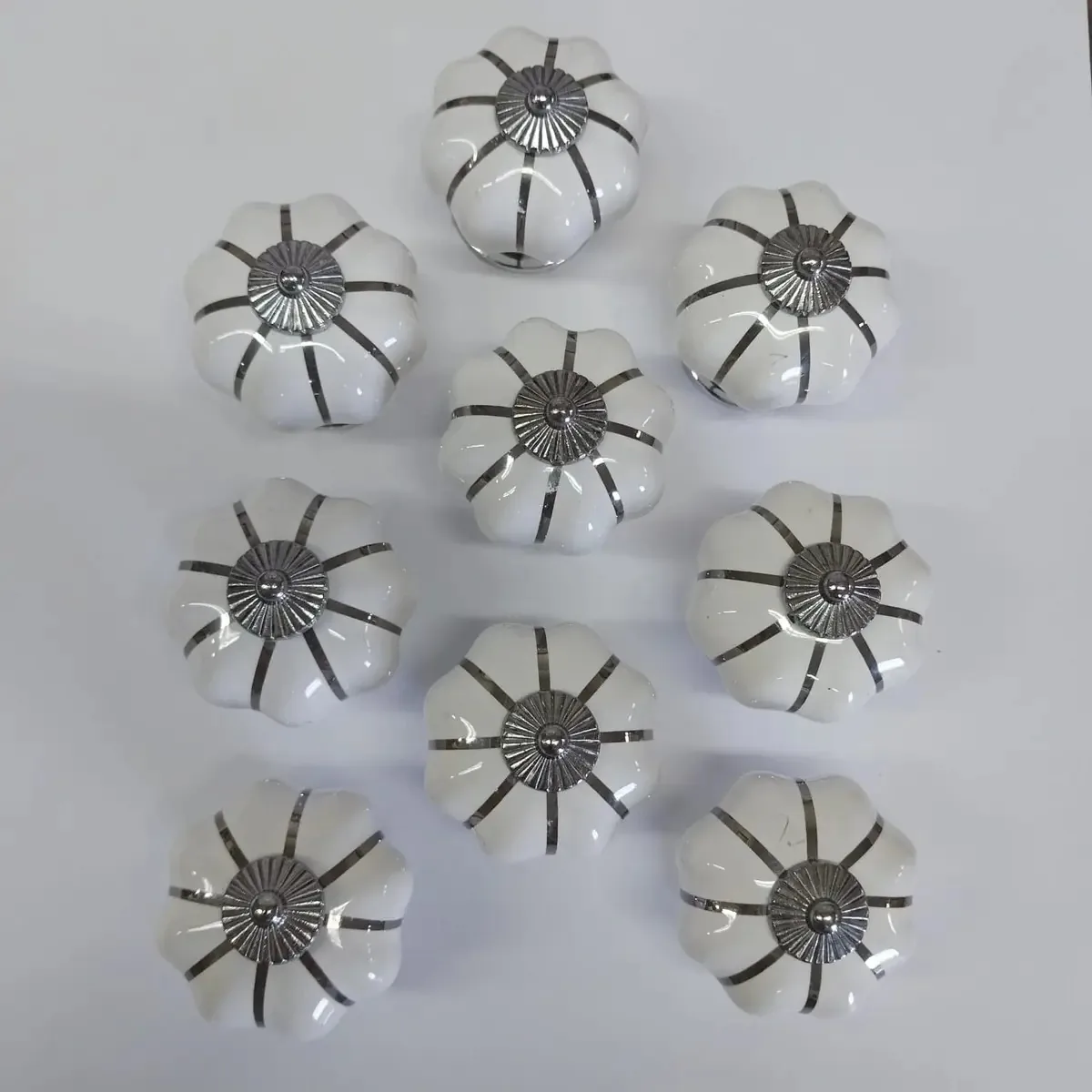 10 Puxador Abobora Porcelana Gaveta Com Pequenas Falhas Cor C1012 - Branco E Cromado