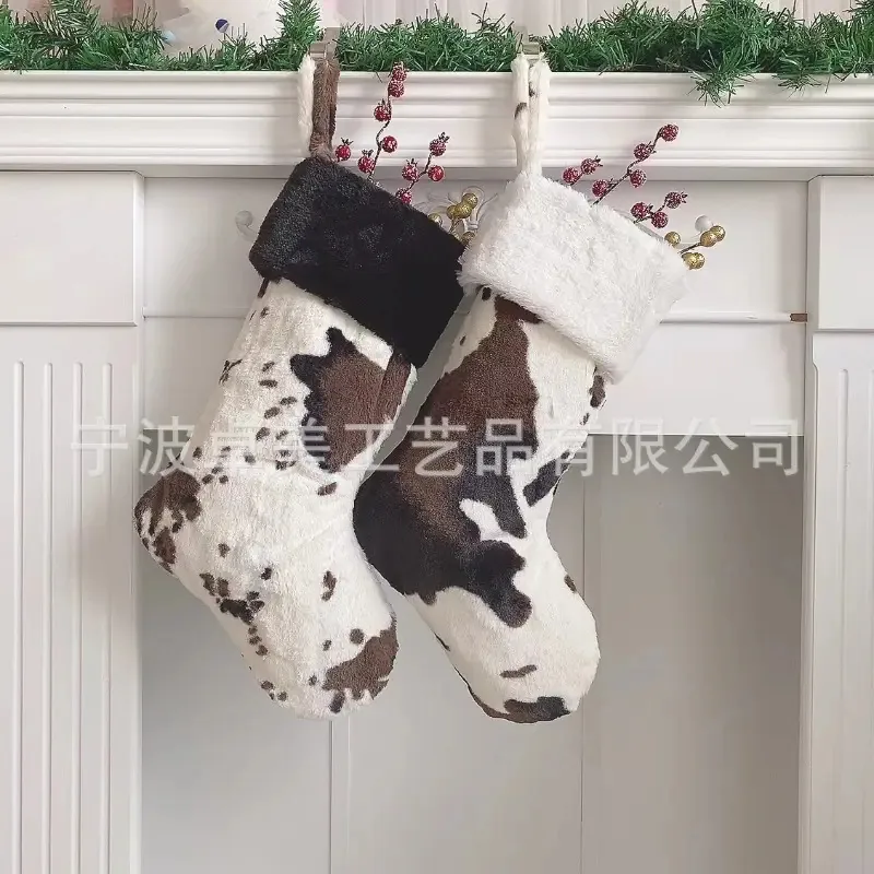 2 botas de Natal e 20 bolsas com estampa de vaca