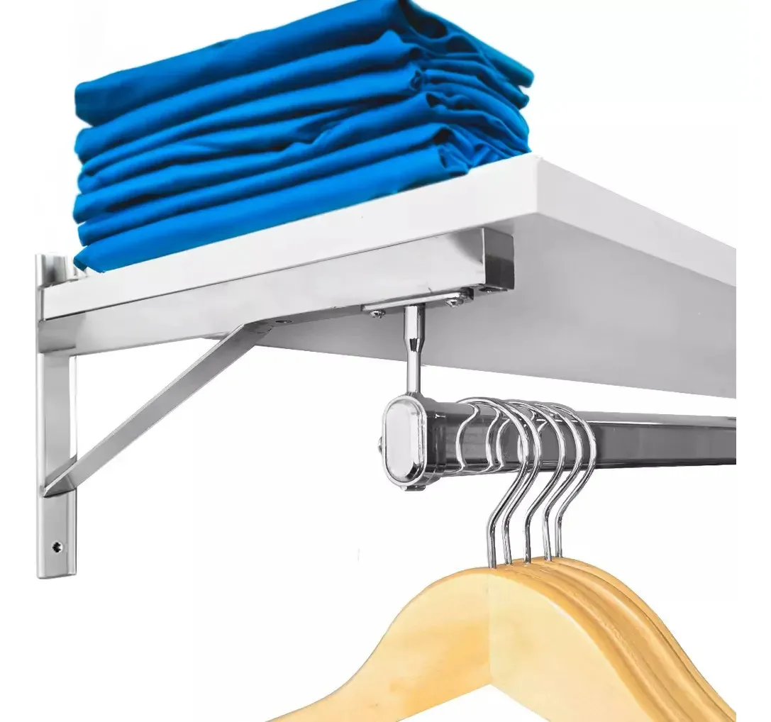 Rack de parede comercial cromado Prateleira de madeira Barral # Venda de roupas Prateleiras de roupas comerciais para instalações comerciais