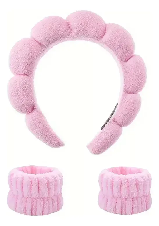 Bandana e pulseiras fofas para cuidados com a pele, maquiagem rosa e pulseiras
