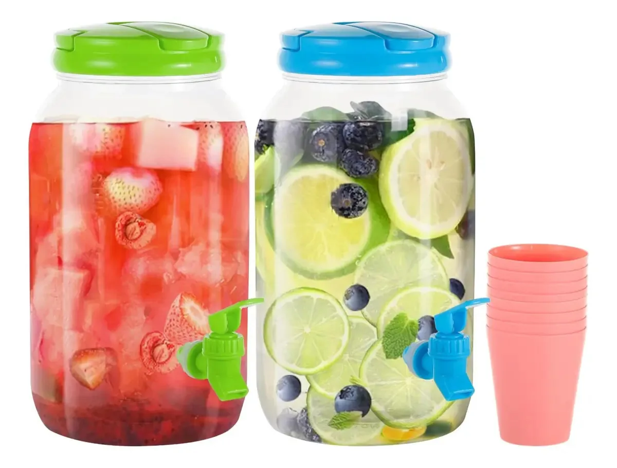 2 dispensadores de bebidas de plástico com 8 copos, dispensados. Cor clara