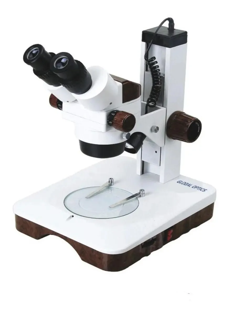Microscópio Estereoscópico Binocular 67,5x LED Bivolt