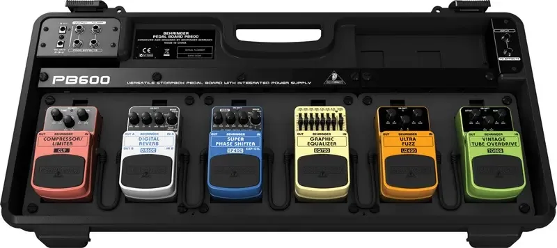 Estojo para pedais Behringer Pb600