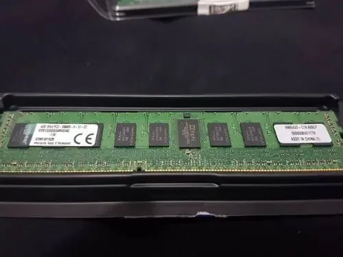 Memória RAM ValueRAM 4GB 1 Kingston KVR1333D3S4R9S/4G