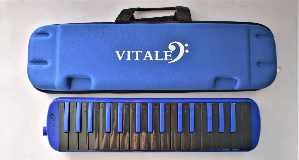 Estojo Vitale QM32a-6bl em azul Melódica com 32 teclas pretas