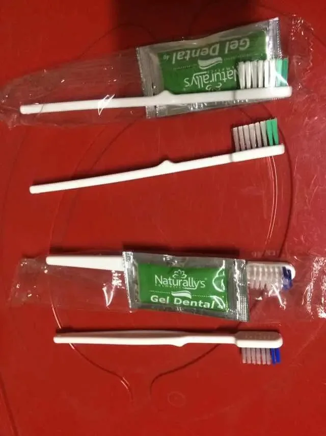 Escova Dental Descartável Com Sachê De Creme Dental Kit 40 Unidades