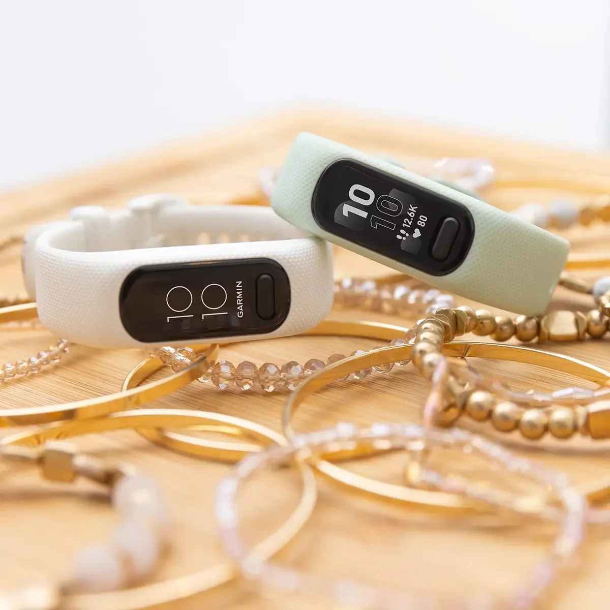 Garmin Vivosmart 5 (mint, S/m) - Relógio de pulso fácil de usar com monitor de frequência cardíaca, monitor de sono e GPS para telefone, inclui carregador portátil Playbetter 5000 mAh
