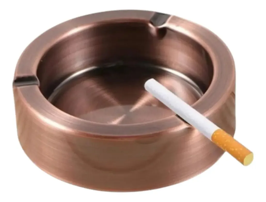 Cinzeiros de alumínio. Cor de modelos variados: bronze liso