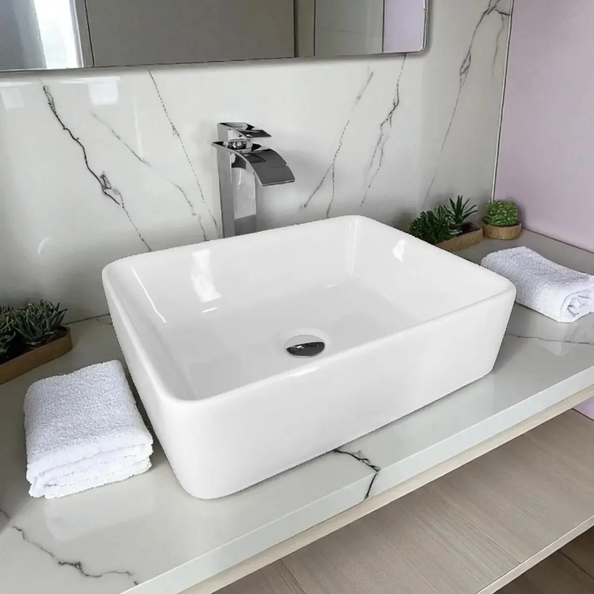 Combinação de lavatório e misturador C902 Deluxe com acabamento branco