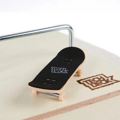 Skate Tech Deck Wooden Fingerboarding e rampa cinza