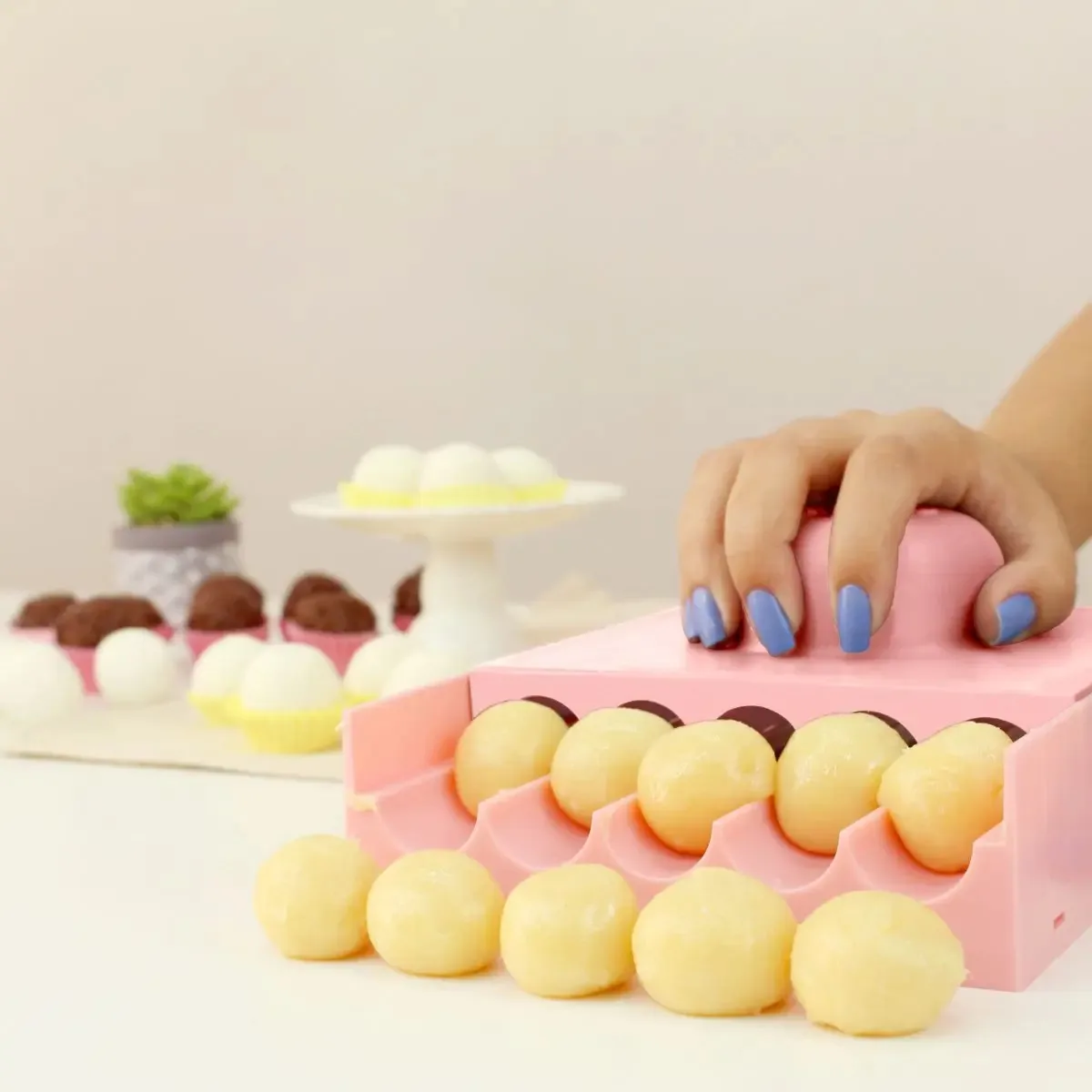 Placa Boleadora Enroladora De Doces Brigadeiro 16g Cor Amarelo