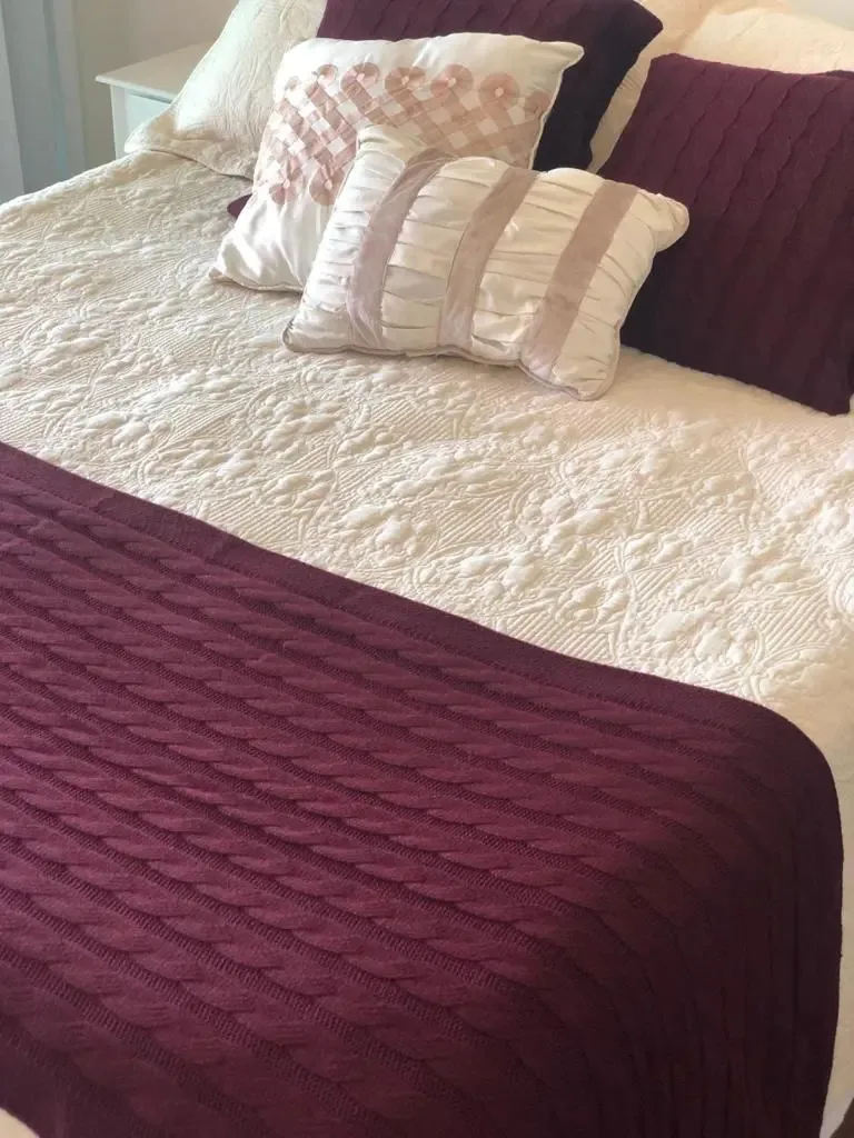 Peseira Cama Queen Trico Manta Sofá 230cmx60cm Cor Marsala