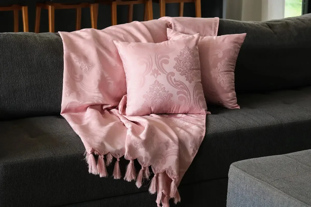 Xale Manta Sofá Preto Jacquard Color 1,80m X 1,40m Cor Rose Desenho Arabescos